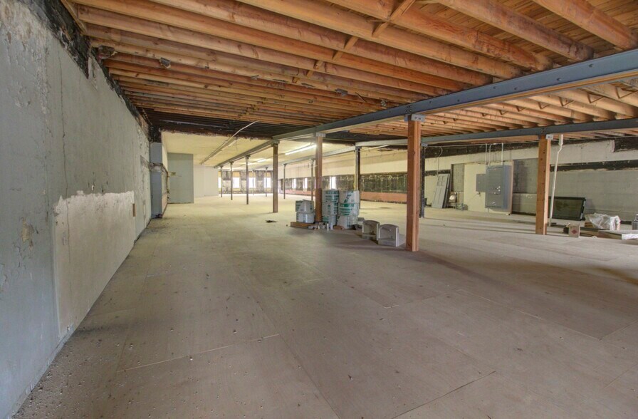 More Photos Of 224 E Main St, Ottawa Office For Sale