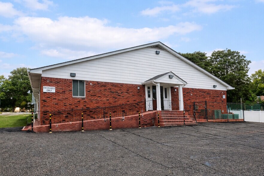 More Photos Of 1181 Old Country Rd, Plainview Medical For Lease