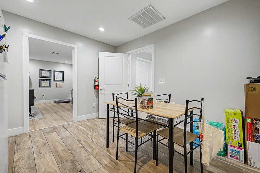 More Photos Of 6470 W Desert Inn Rd, Las Vegas Coworking Space