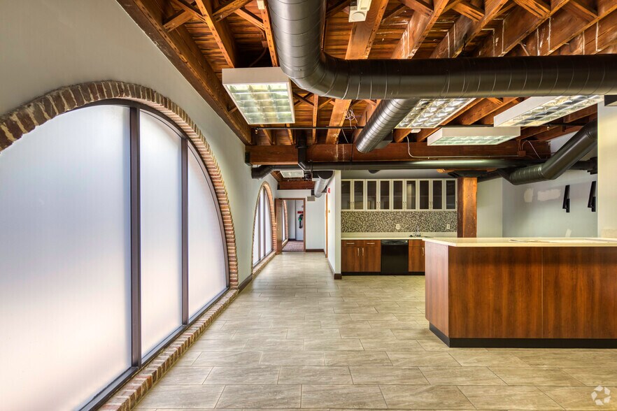 More Photos Of 100 3rd St S, Saint Petersburg Loft Creative Space For Lease