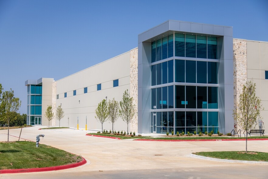 More Photos Of 4300 N Rainbow Farm Rd, Bentonville Warehouse For Lease