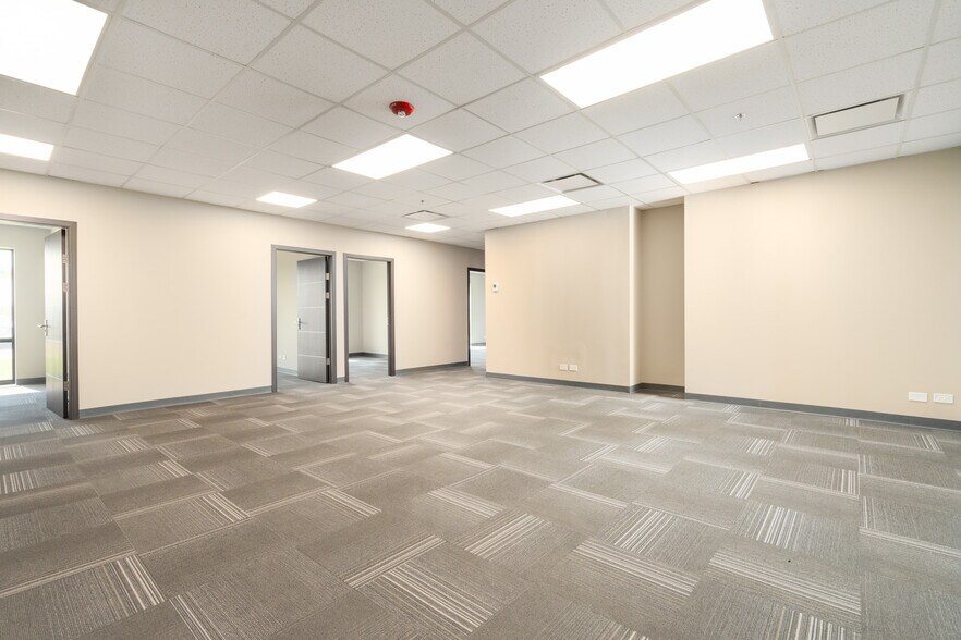 More Photos Of 9950 Lawrence Ave, Schiller Park Office For Lease