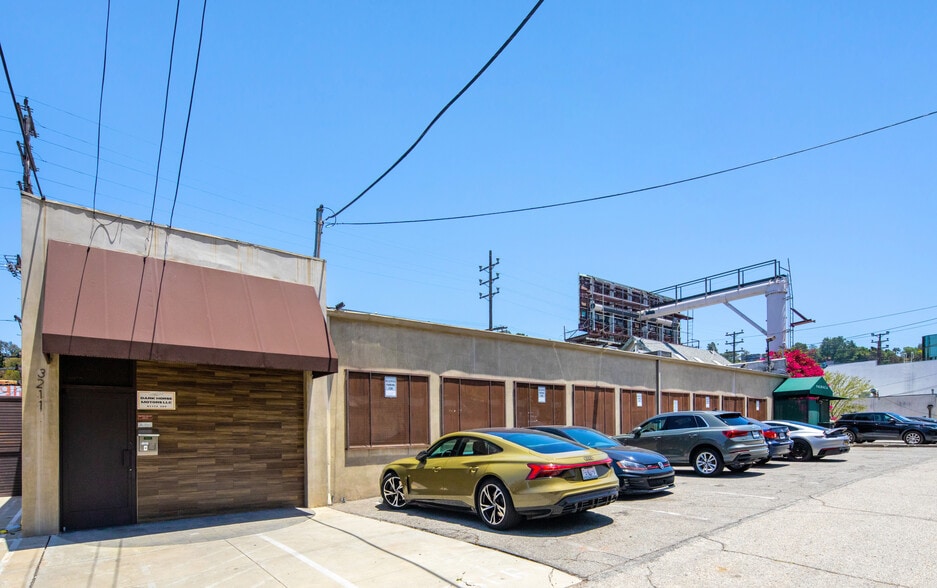 More Photos Of 3211 Cahuenga Blvd W, Los Angeles Loft Creative Space For Sale