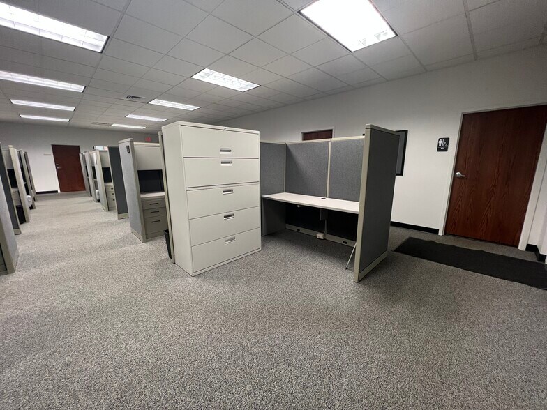 More Photos Of 2810 Meredyth Dr, Albany Medical For Lease