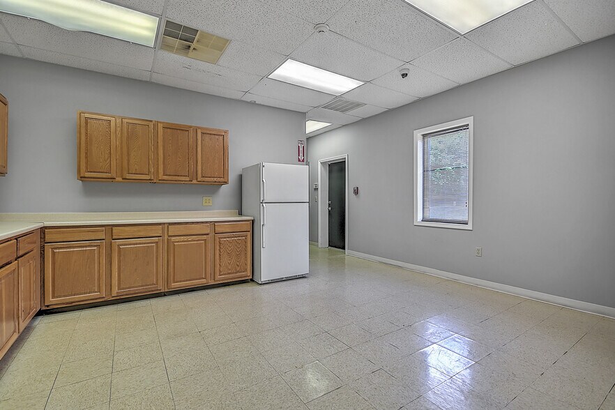 More Photos Of 10376 Wallace Alley St, Kingsport Office For Lease