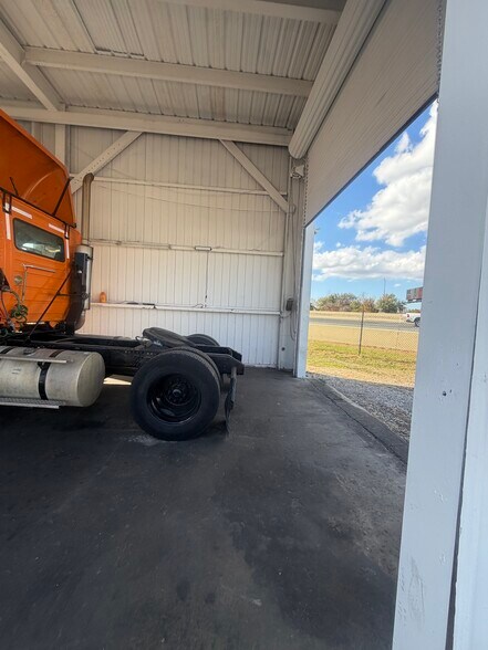 More Photos Of 3303 37th St, Orlando Warehouse For Lease