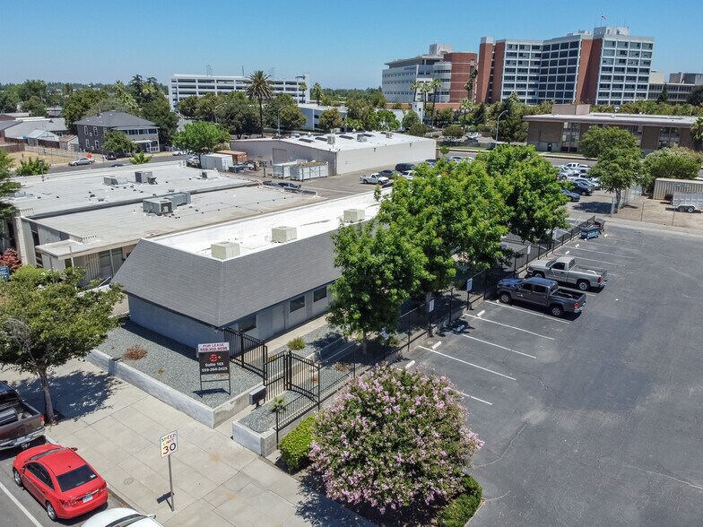 1228 P St, Fresno, CA 93721 Lofts/Showrooms For Lease