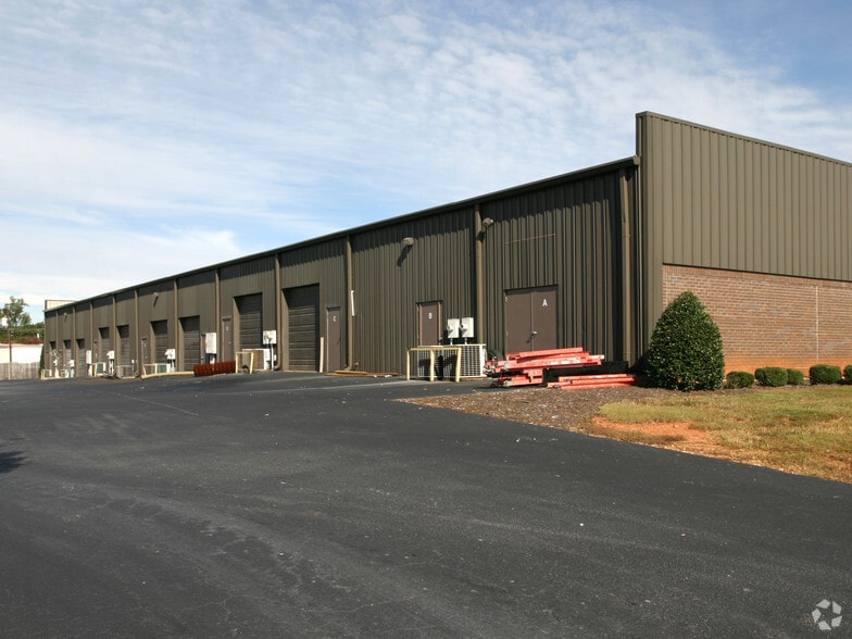 More Photos Of 120 Old Mill Rd, Greenville Unknown For Lease