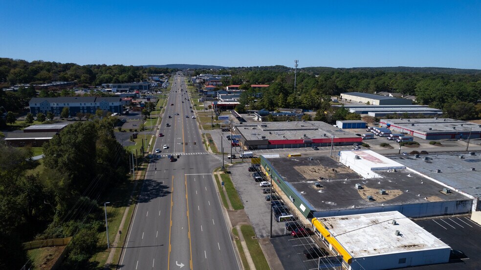More Photos Of 3016-3020 University Dr, Huntsville Storefront Retail Office For Sale