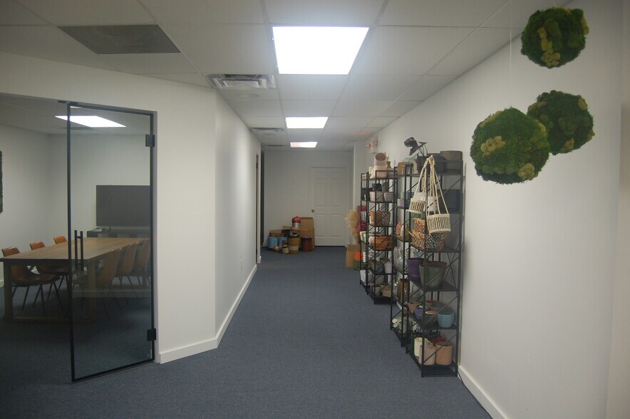 More Photos Of 301 S Tubb St, Oakland Office For Lease