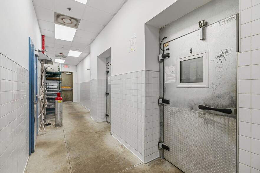 More Photos Of 3302 Shaver St, Pasadena Restaurant For Lease