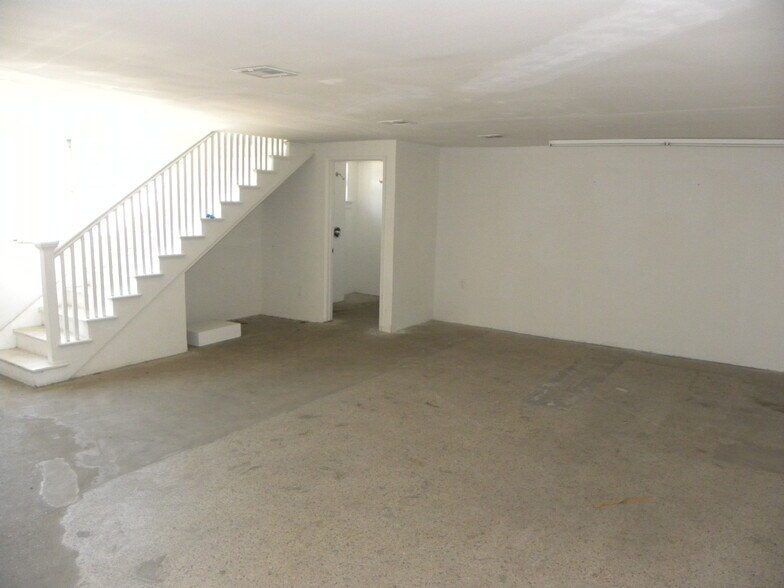 More Photos Of 1101-1119 S La Brea Ave, Los Angeles Freestanding For Lease