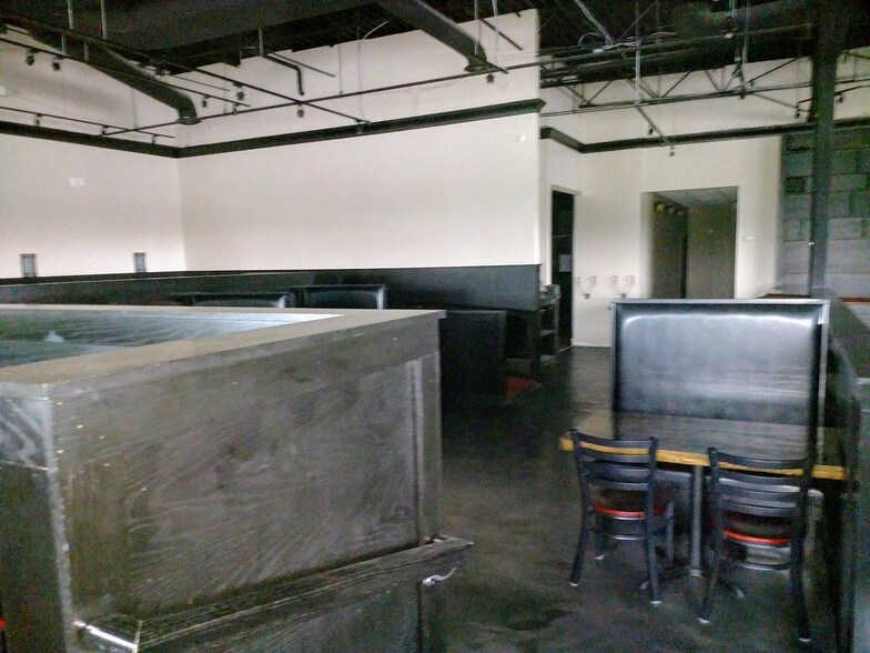 More Photos Of 2055 S Linden Rd, Flint Restaurant For Sale