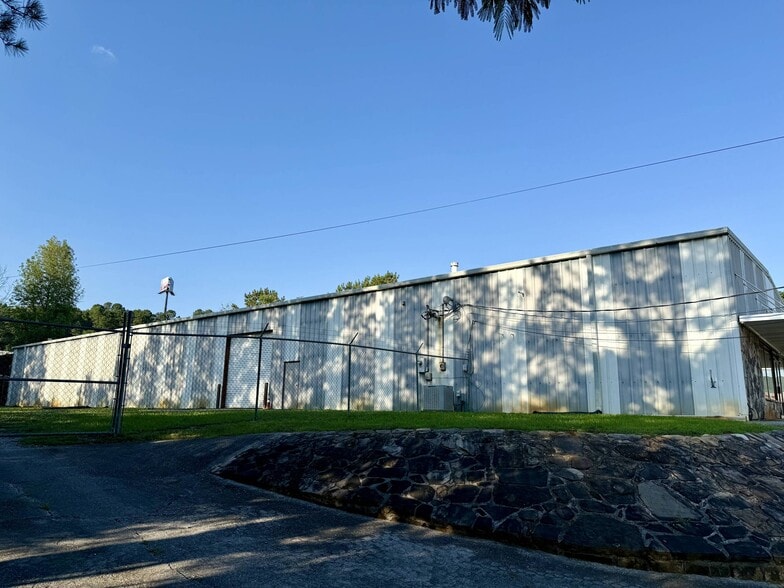 More Photos Of 695 N Varnell Rd, Tunnel Hill Warehouse For Lease