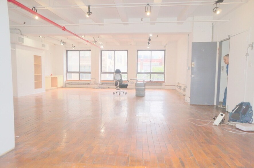 More Photos Of 30 Vandam St, New York Loft Creative Space For Lease