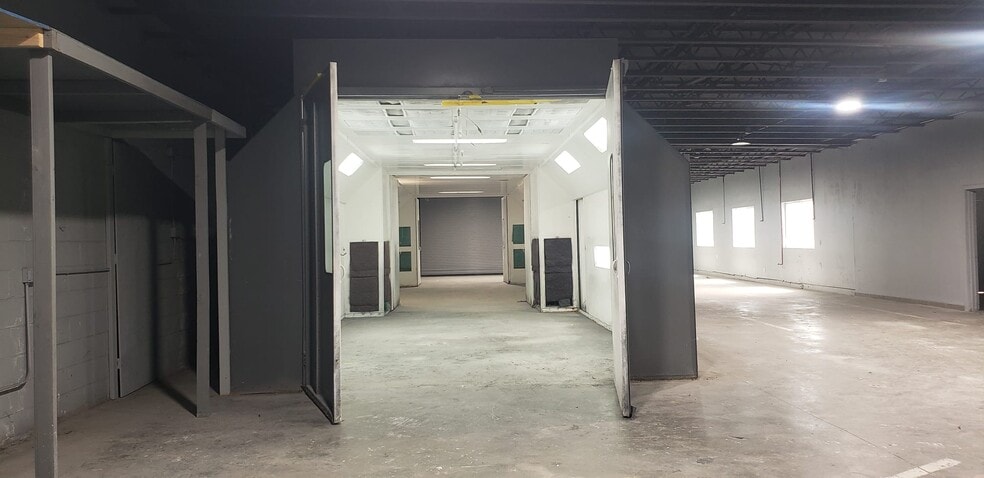 More Photos Of 17721 Sherman Way, Reseda Auto Repair For Sale