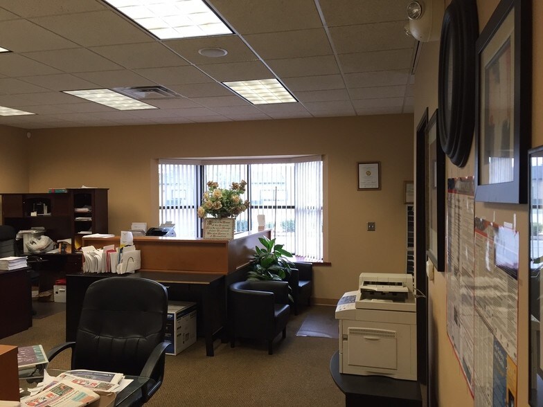 More Photos Of 14328 Northline Rd, Southgate Storefront Retail Office For Sale