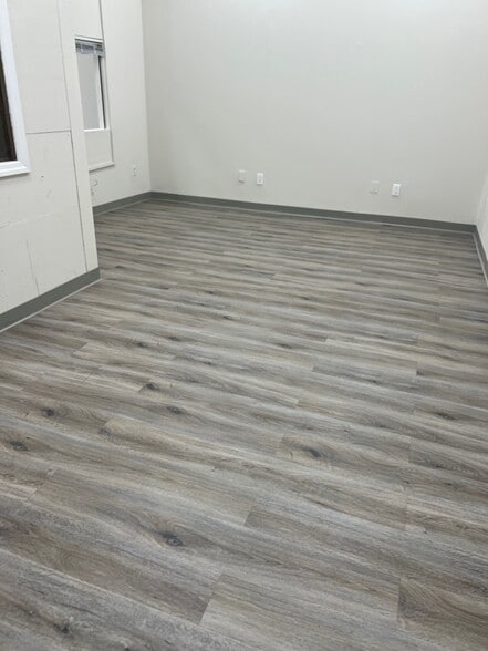 More Photos Of 1301-1339 Metropolitan Ave, Brooklyn Warehouse For Lease