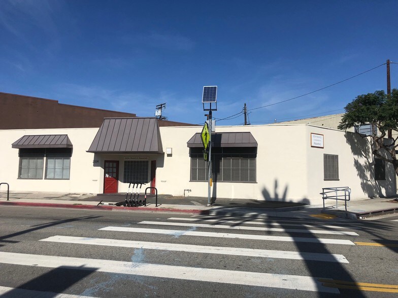 Primary Photo Of 2324 Abbot Kinney Blvd, Venice General Retail For Sale