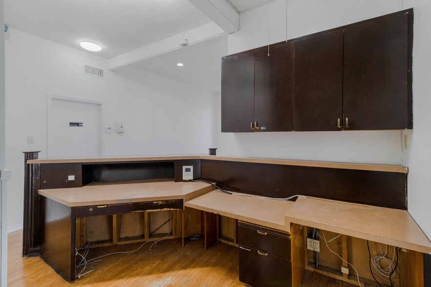 More Photos Of 1818 San Pedro Ave, San Antonio Office Residential For Sale