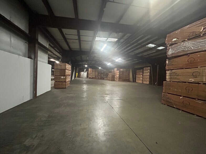 More Photos Of 705 Maple St, Bristol Manufacturing For Sale