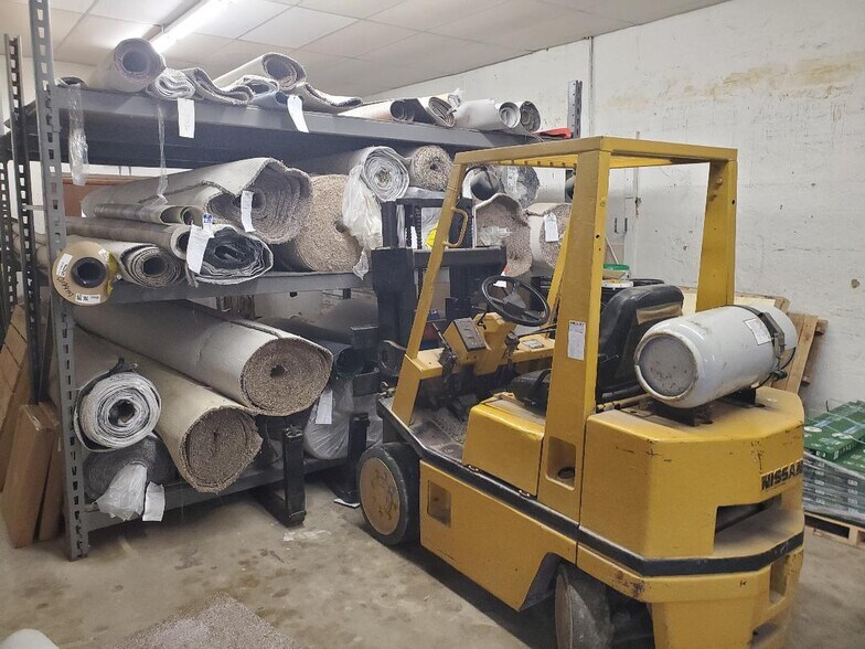 More Photos Of 507 Broadway St, Okemah Department Store For Sale