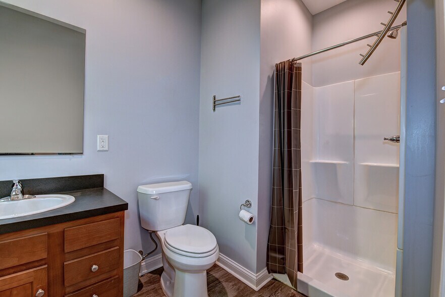 More Photos Of 10609-10611 Watterson Center Ct, Louisville Office For Sale