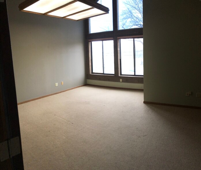 More Photos Of 1617 Akron-Peninsula Rd, Akron Office For Lease
