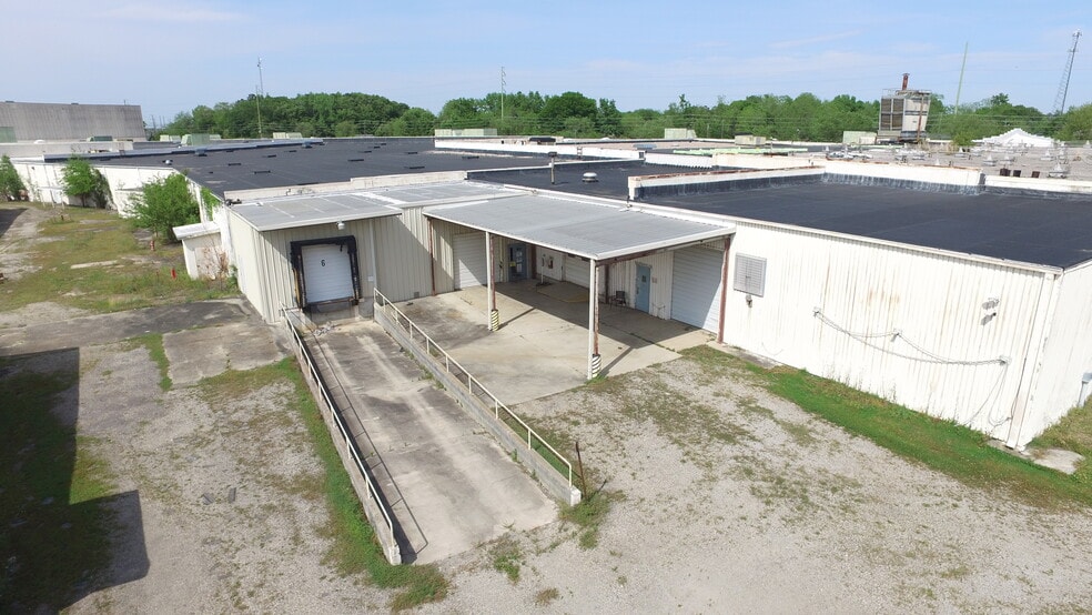 More Photos Of 901 N Douglas St, Florence Manufacturing For Sale