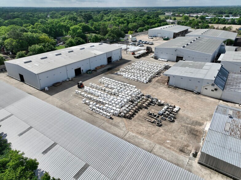 More Photos Of 301 Pleasant Dr, Dallas Warehouse For Lease