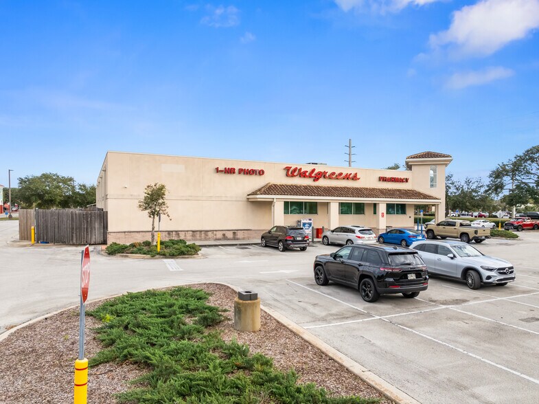 More Photos Of 7780 Wickham Rd N, Melbourne General Retail For Sale