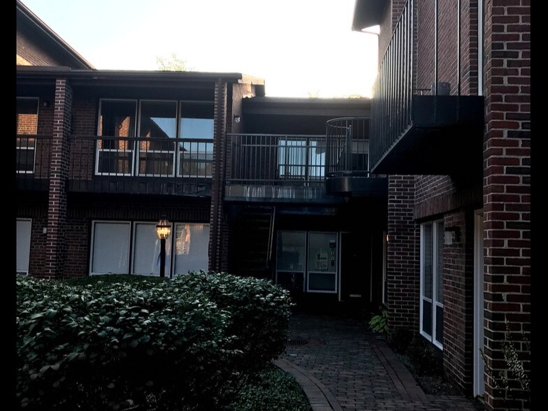 More Photos Of 1989 W 5th Ave, Columbus Office For Lease