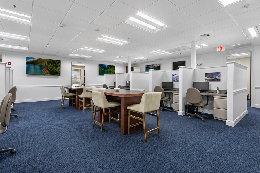 More Photos Of 11811 US Highway 1, North Palm Beach General Retail For Lease