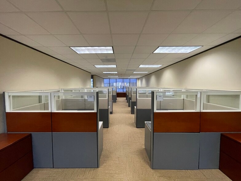 More Photos Of 5 Riverway, Houston Office For Sale