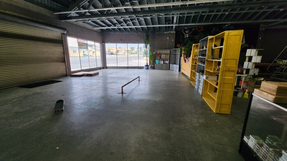 More Photos Of 3030 E Pacific Coast Hwy, Long Beach Showroom For Lease