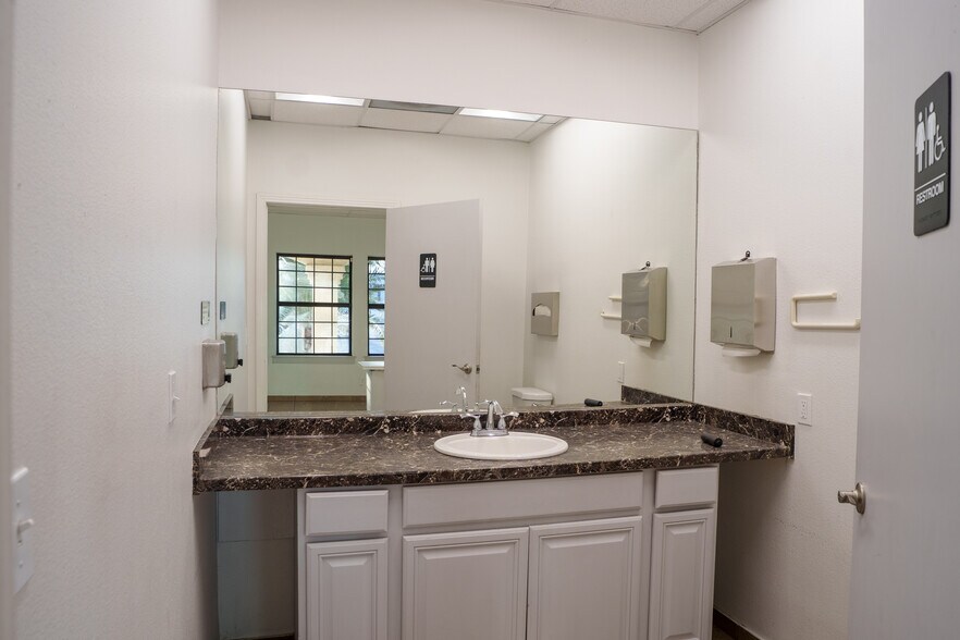 More Photos Of 83373-83407 State Highway 111, Indio Auto Dealership For Lease