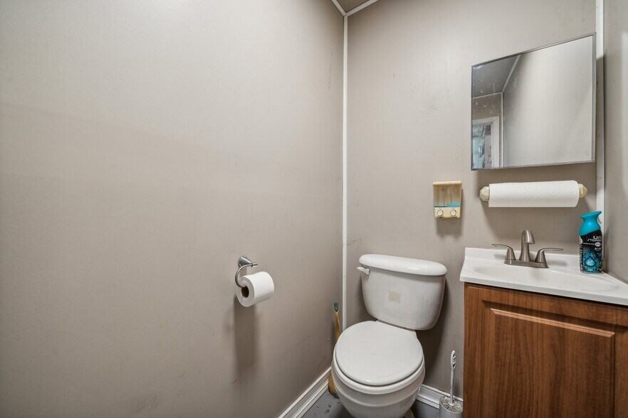 More Photos Of 1856 Buckley Hall Rd, Cobbs Creek Warehouse For Sale