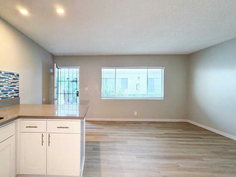 More Photos Of 4546-4550 W 173rd St, Lawndale Apartments For Sale
