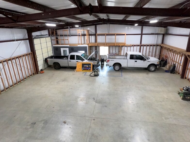 More Photos Of 403 N Donation St, Tioga Flex For Sale