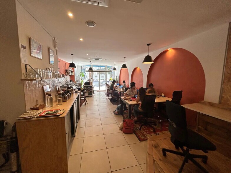 More Photos Of 154 Rue De Rome, Marseille General Retail For Sale