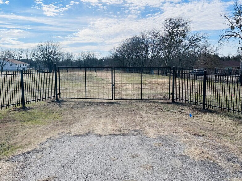 More Photos Of 13332 W Fm 744, Barry Warehouse For Sale