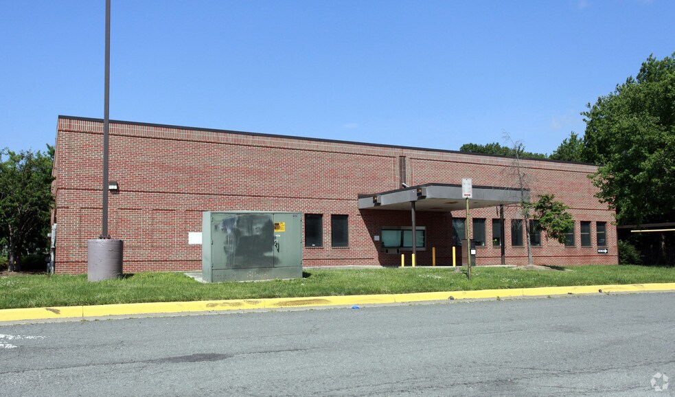 More Photos Of 13550 Minnieville rd, Woodbridge Unknown For Lease