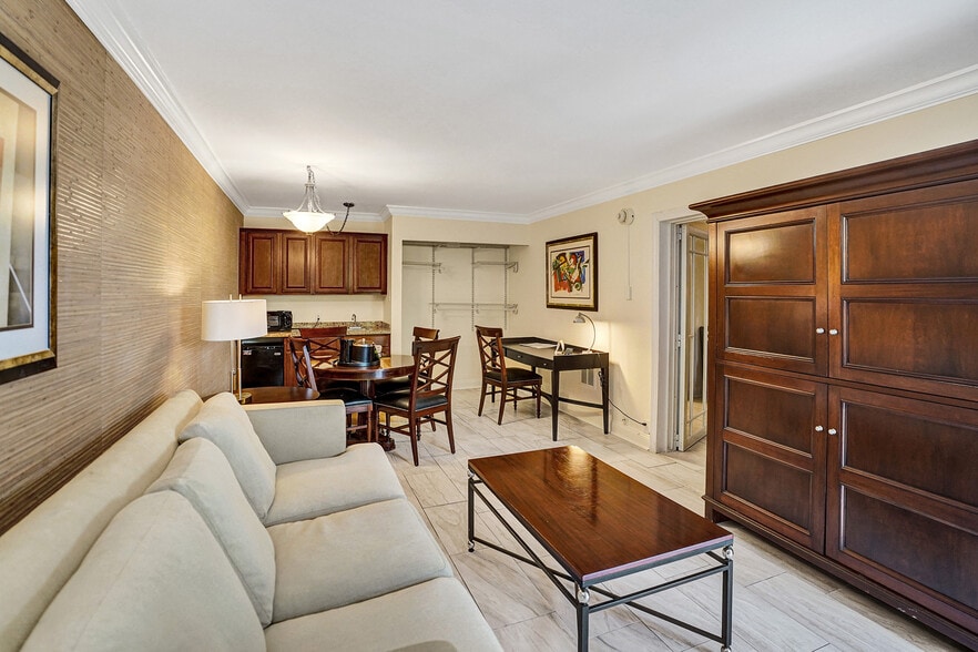More Photos Of 4900 Powerline Rd, Fort Lauderdale Hotel For Sale