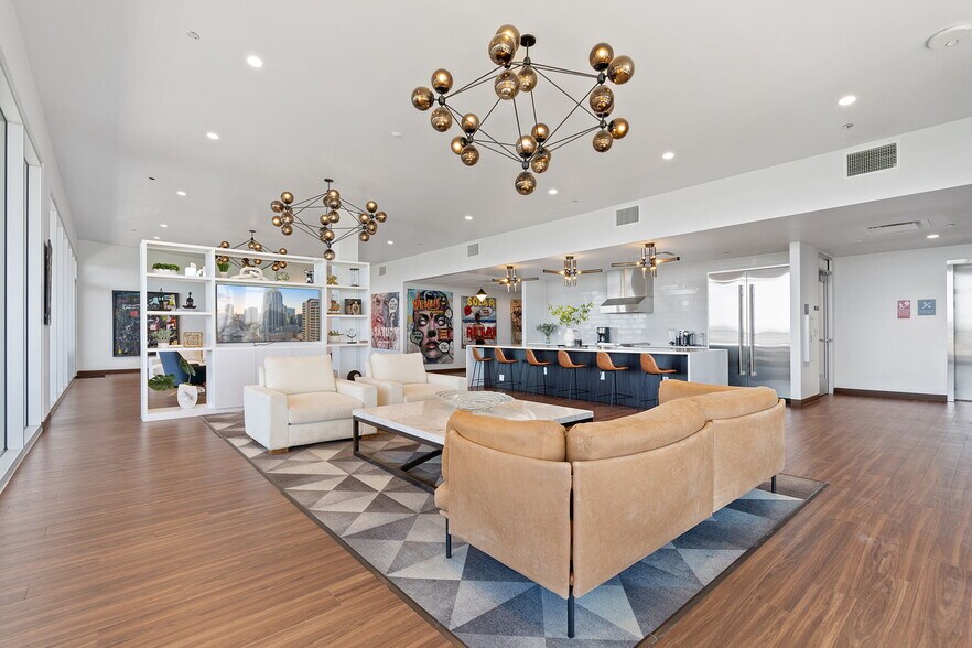 More Photos Of 4229 N FM 620 Hwy, Austin Showroom For Lease