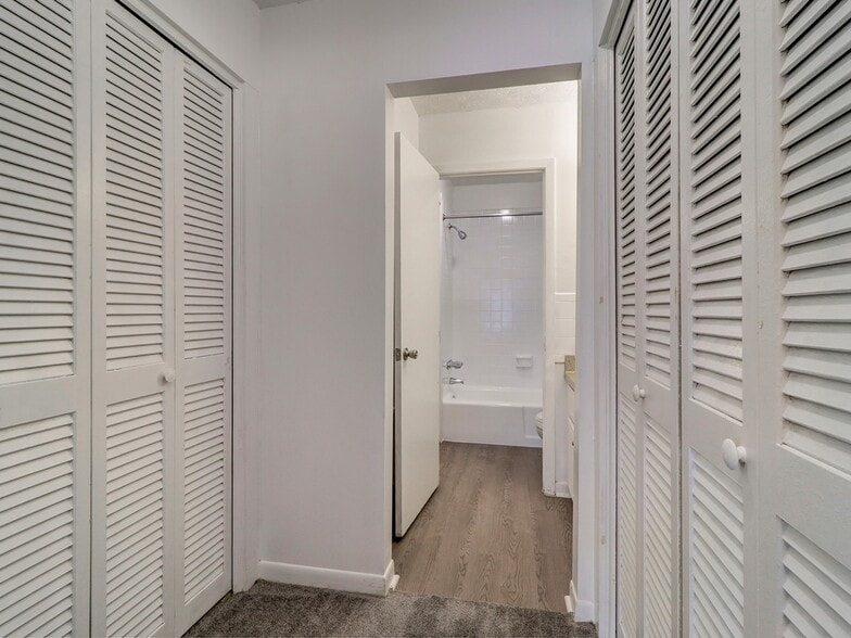 More Photos Of 7011 San Ramon Pl, Tampa Apartments For Sale