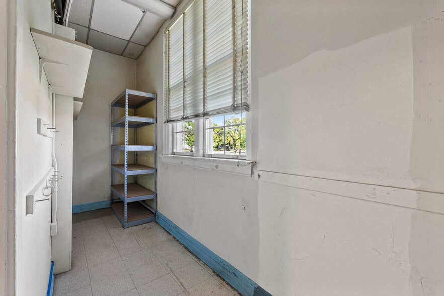 More Photos Of 5710 Wesconnett Blvd, Jacksonville Schools For Sale