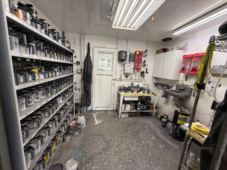 More Photos Of 5508 Benchmark Ln, Sanford Warehouse For Sale