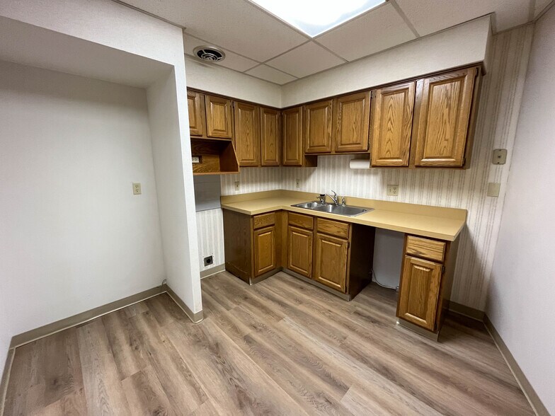More Photos Of 33399 Walker Rd, Avon Lake Office For Lease