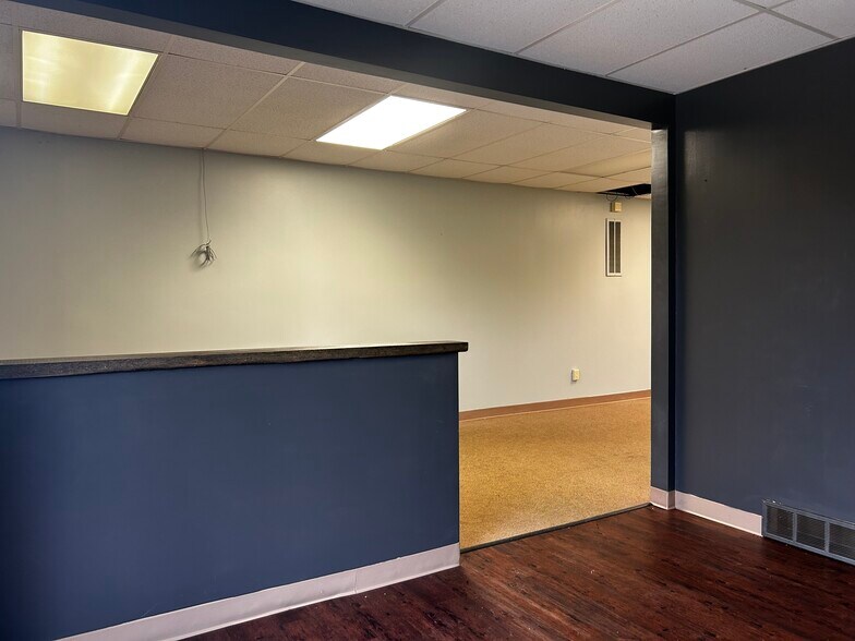 More Photos Of 7878 Gull Rd, Richland Warehouse For Lease