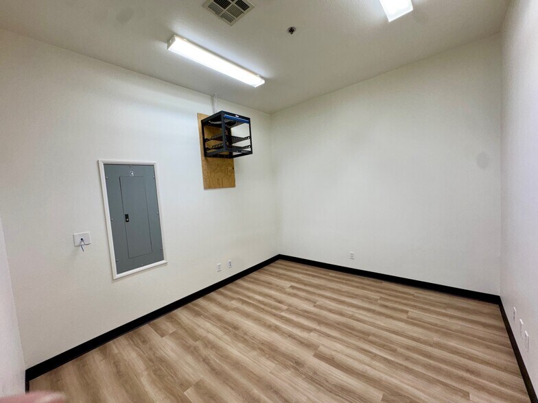 More Photos Of 1300 N Boulder Hwy, Henderson Auto Repair For Lease